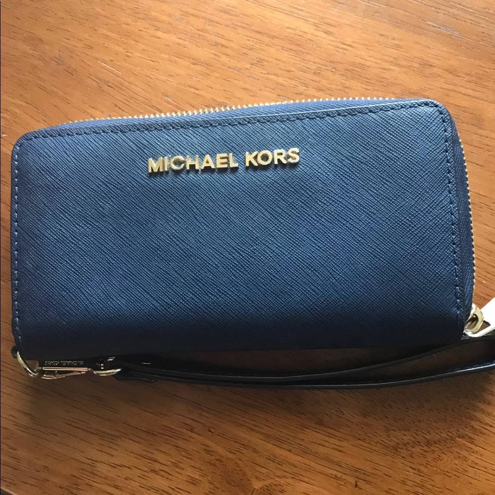 Micheal kors wristlet